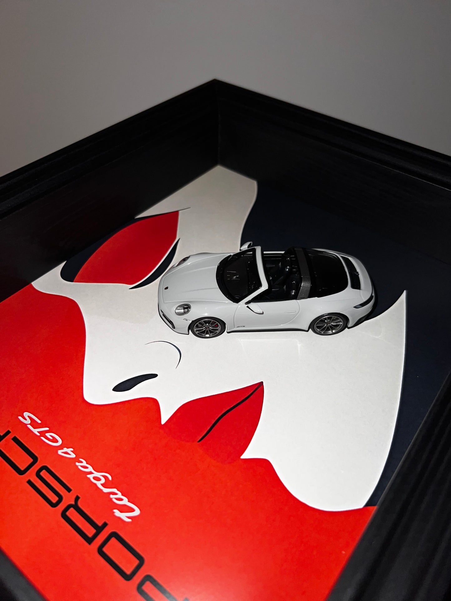 Porsche 992 Targa 4 GTS gris craie