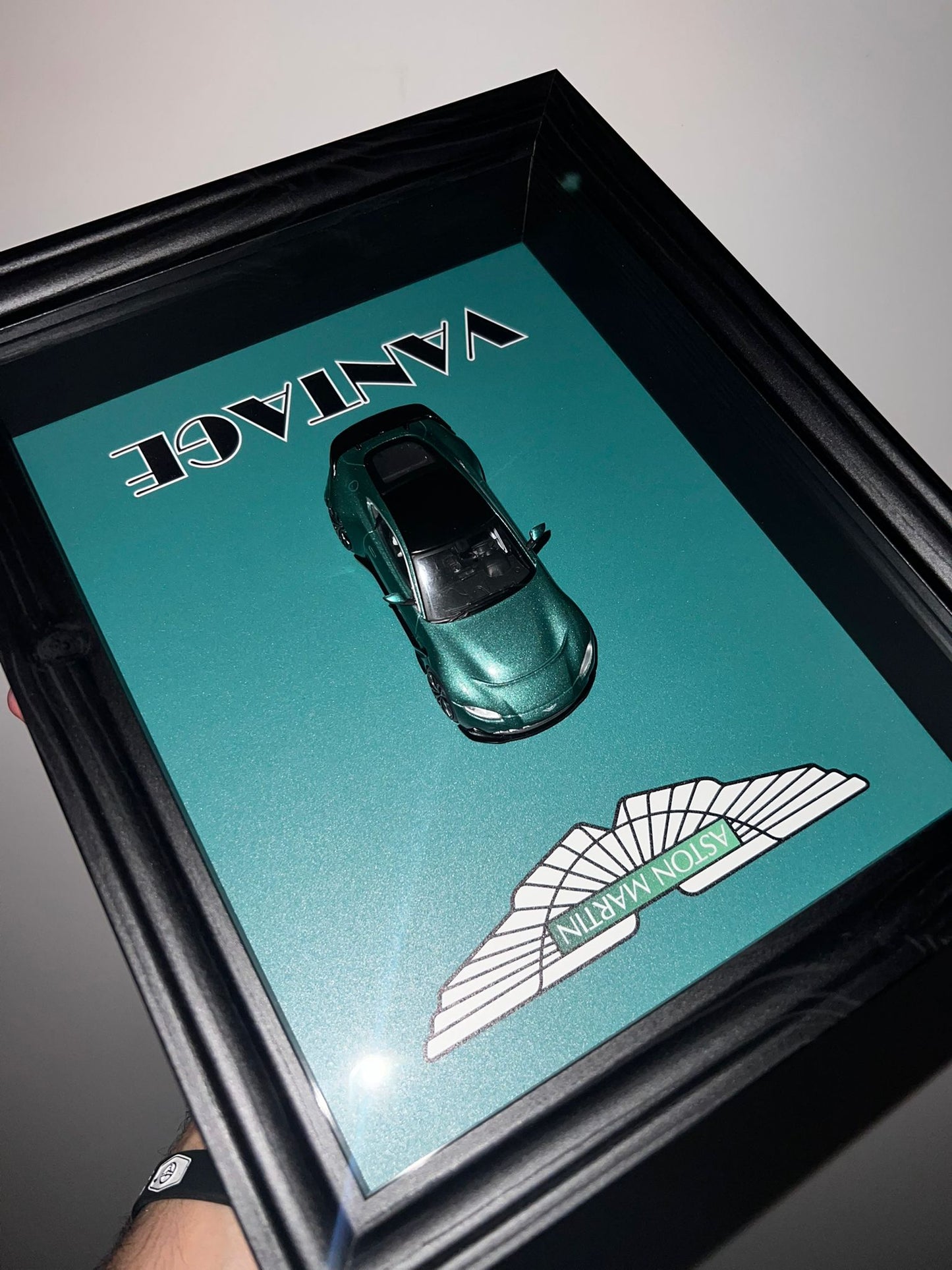 Aston martin VANTAGE V12